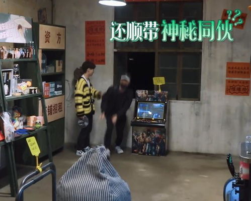 张艺兴半夜翻窗进仓库,原以为他是去吃零食,结果却让人看呆眼