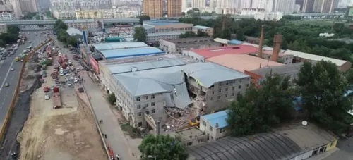 痛心 哈尔滨仓库坍塌9人被困,已致4人死亡