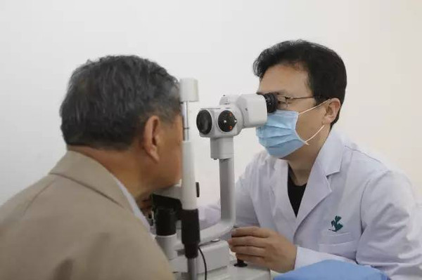 郑州大学附属郑州中心医院特聘专家,北京同仁医院眼科王涛教.